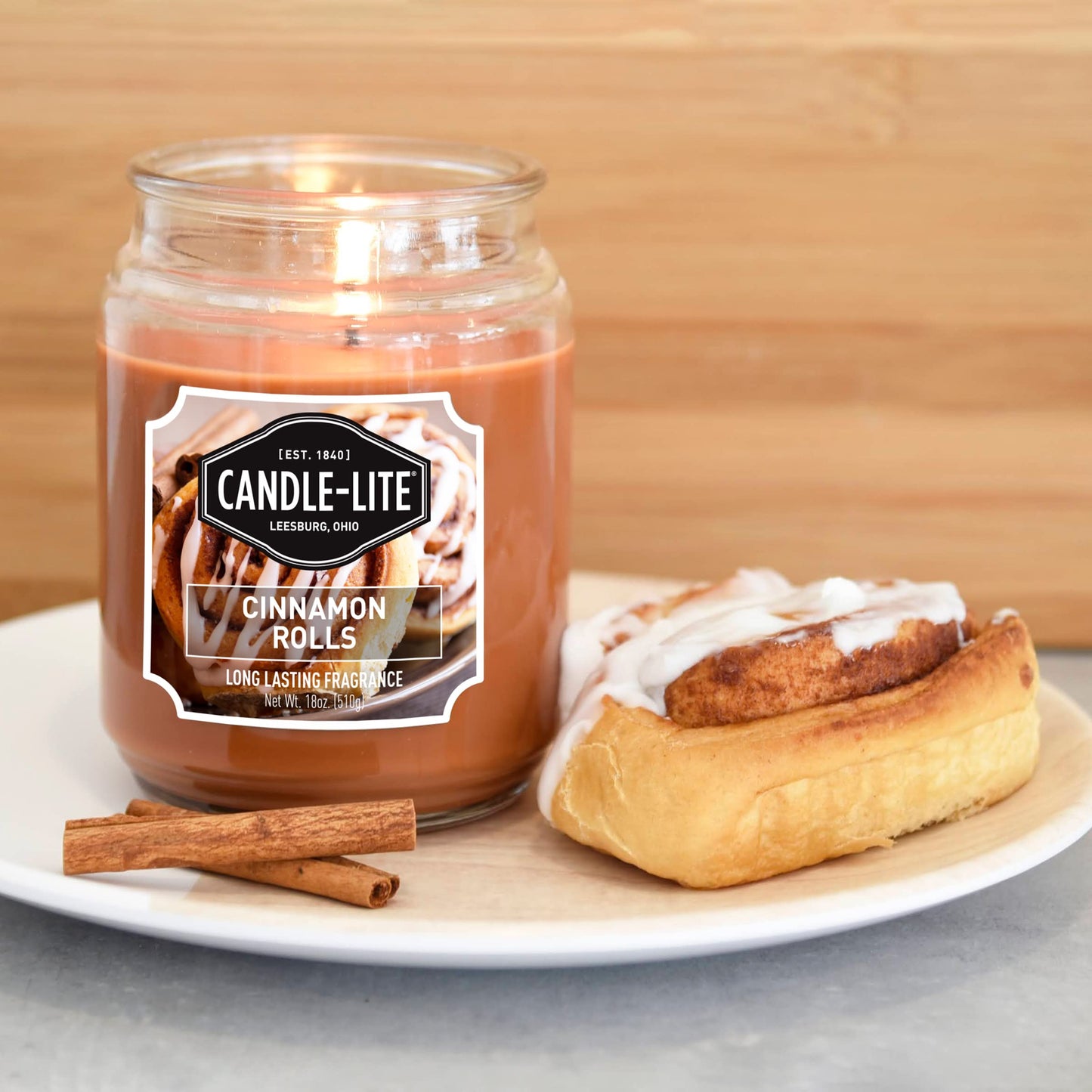 Candle-lite Scented Candles, Creamy Vanilla Swirl, 18 oz Jar, Proudly Poured in The USA, Aromatherapy Candle, Single-Wick with 110 Hours of Burn Time, Perfect for Creating a Relaxing Ambiance